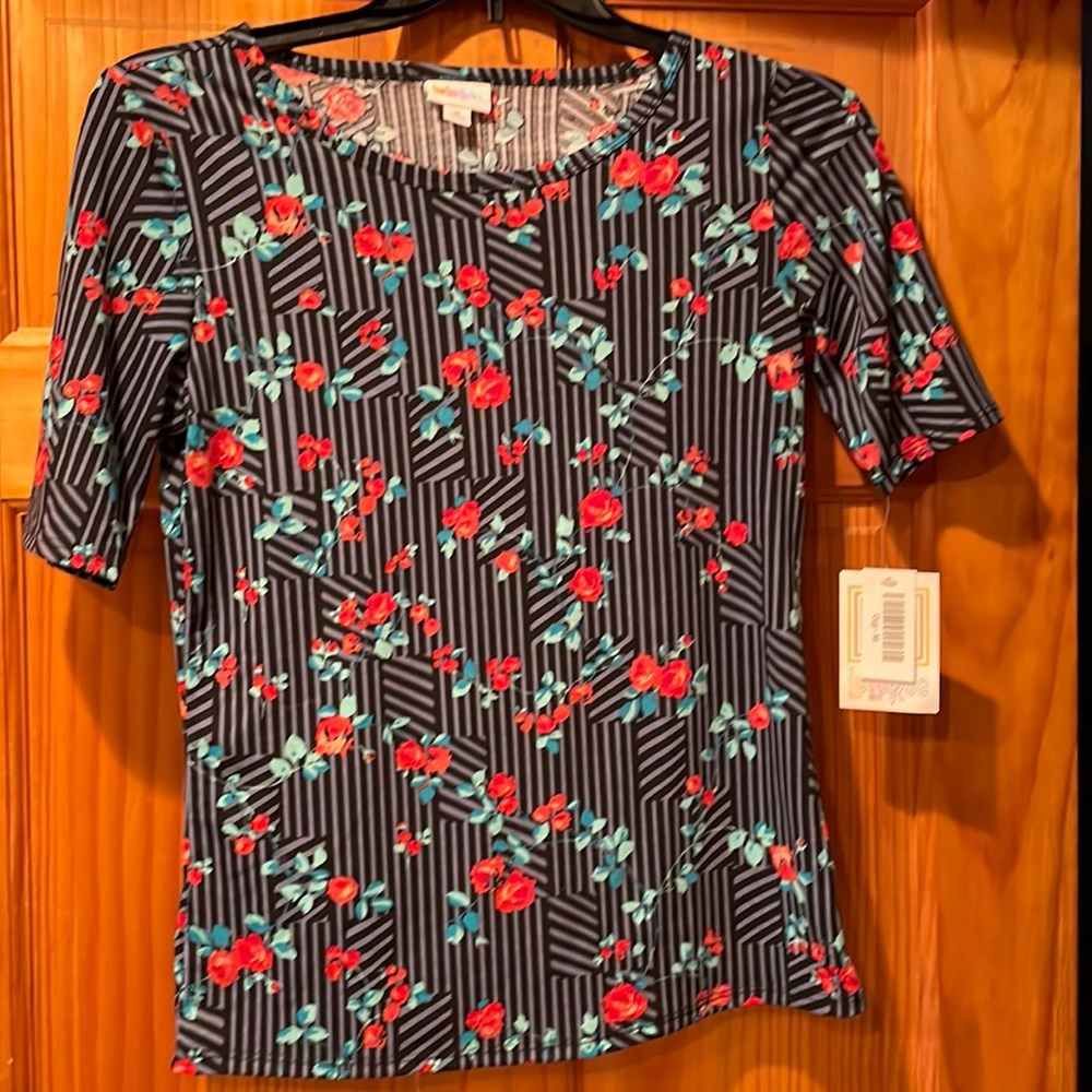 NWT Lularoe Gigi top